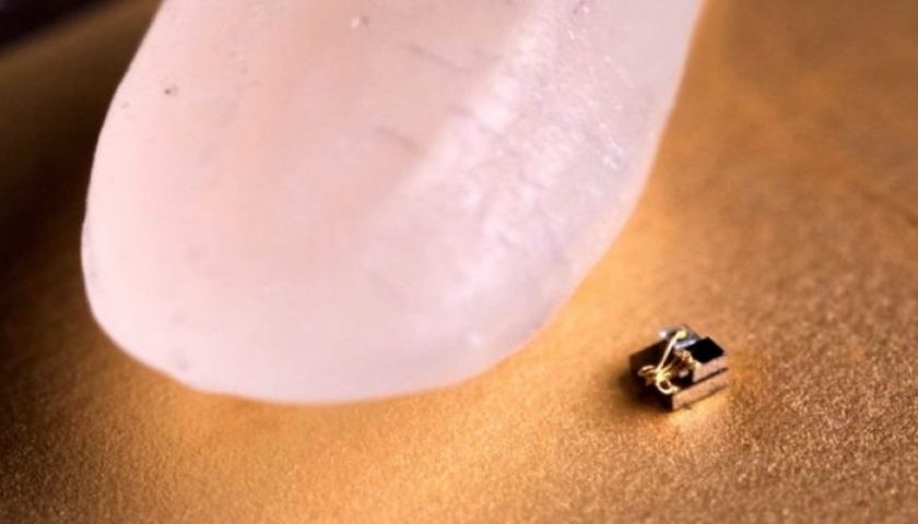 Smaller than a grain of rice: the world's tiniest computer